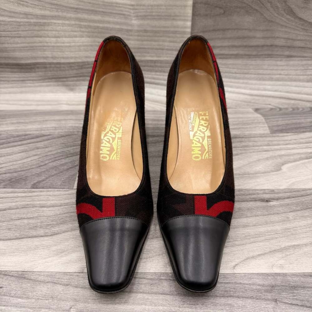 Salvatore Ferragamo Black Red Fabric Cap Toe Pumps Heels Made in Italy Size 7 AA